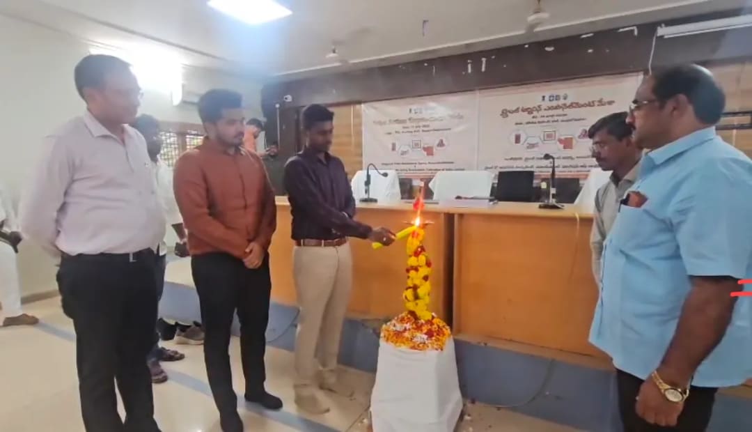 గిరిజన కళాకారుల ఉత్పత్తులకు జాతీయ మార్కెట్.. ఆర్థిక సాధికారతే లక్ష్యం : కలెక్టర్ దినేష్ కుమార్