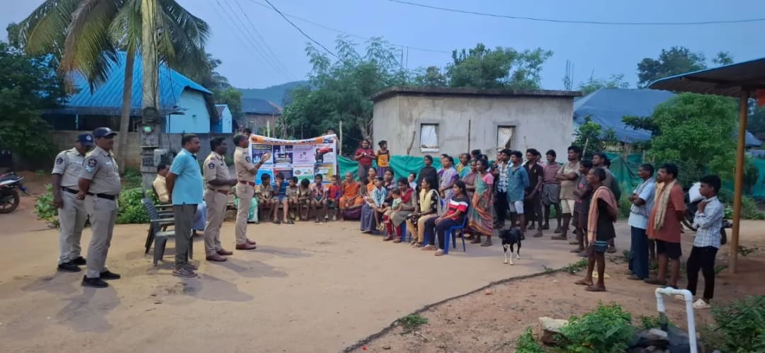 ఇర్లపల్లి గ్రామంలో పోలీసుల ప్రజా చైతన్య సభ – మహిళల భద్రత, సైబర్ నేరాలు, రోడ్డు భద్రతపై అవగాహన