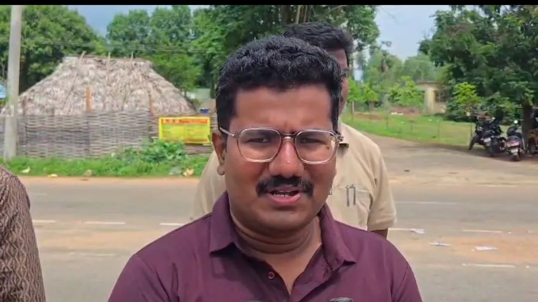 గిరిజనులను అడ్డుకోవడం కాదు, ప్రమాదాలు నివారించడానికి వాహన తనిఖీలు.