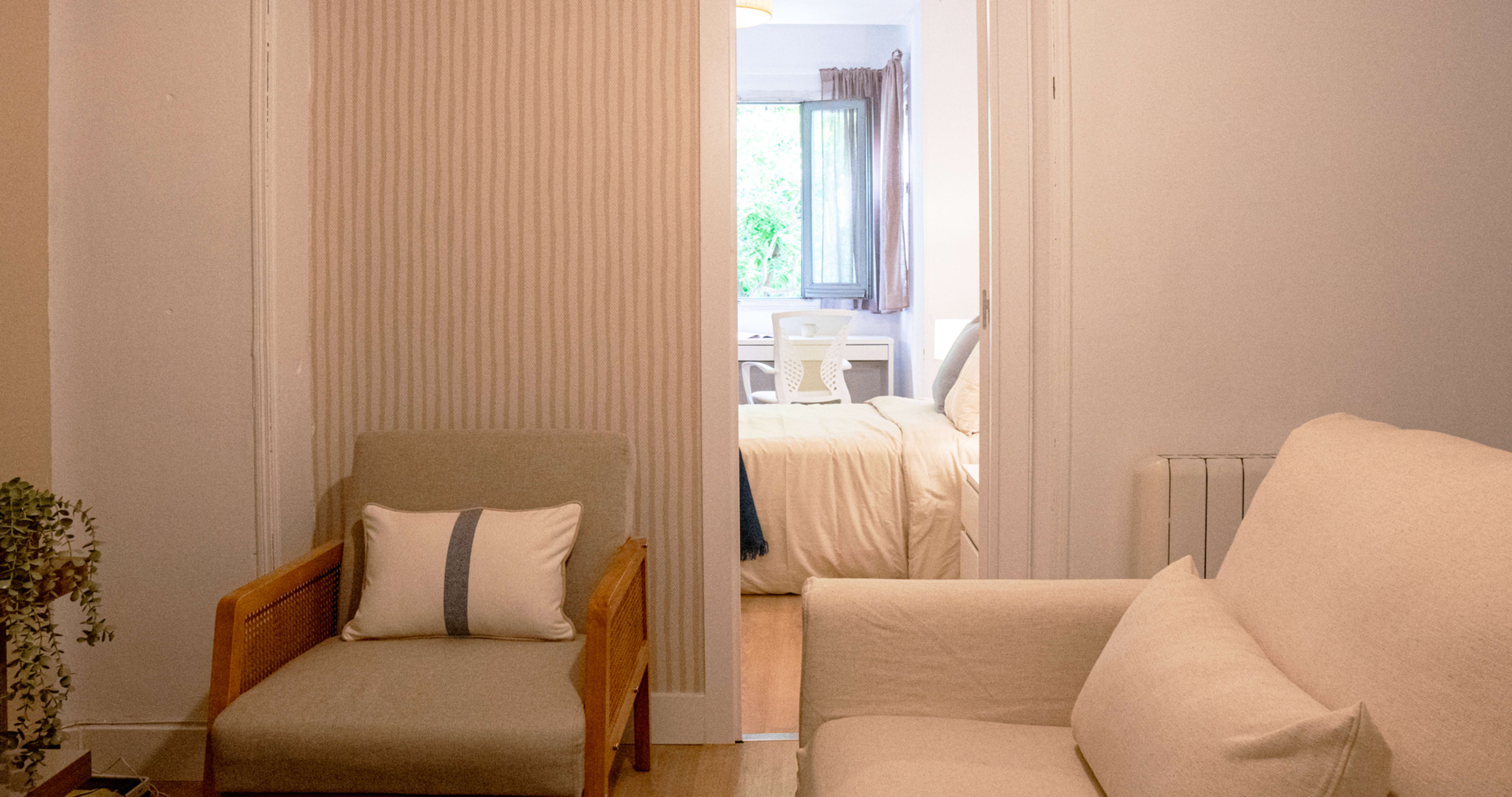 B.  los Herreros,  12