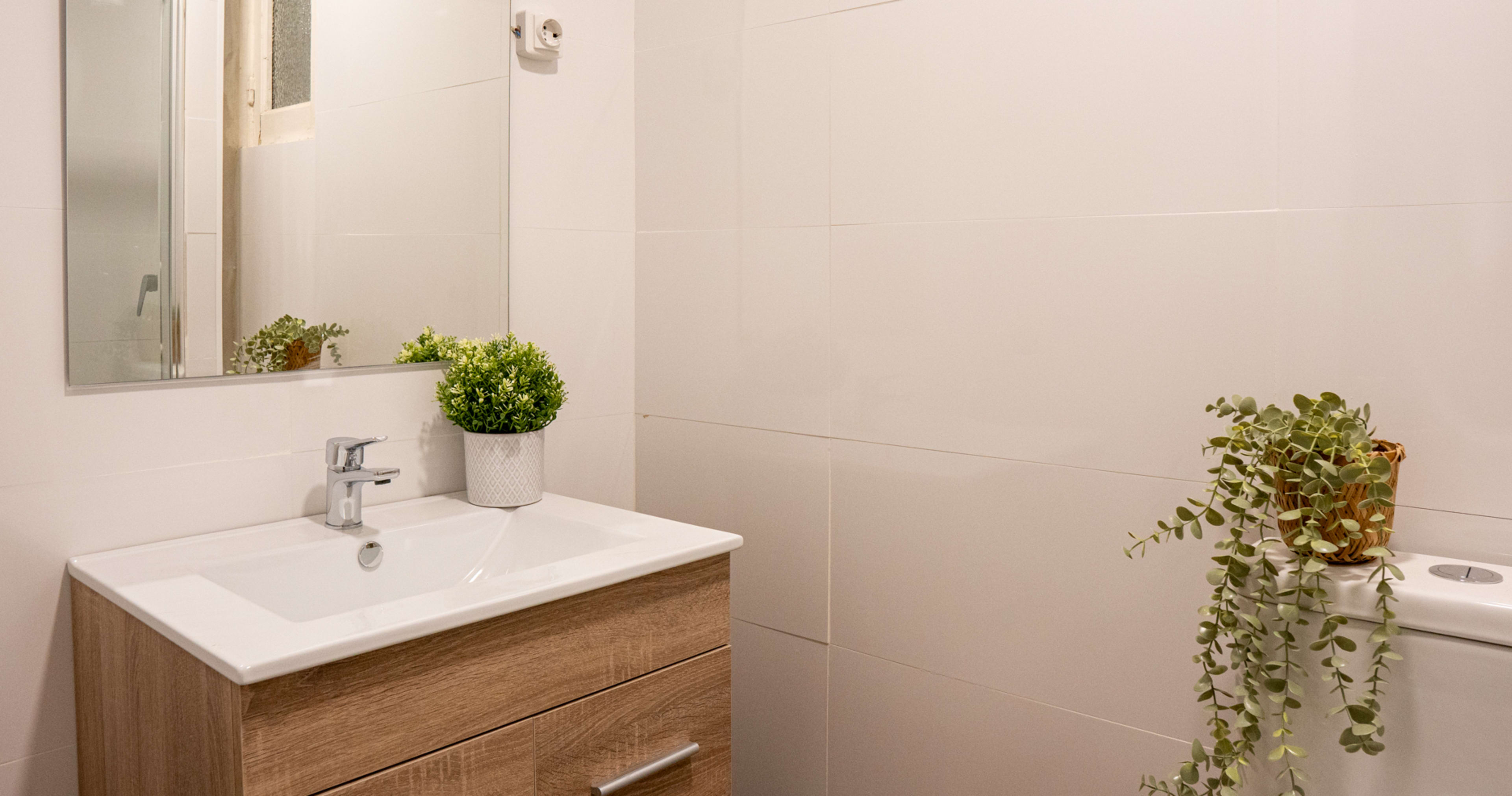 B.  los Herreros,  12