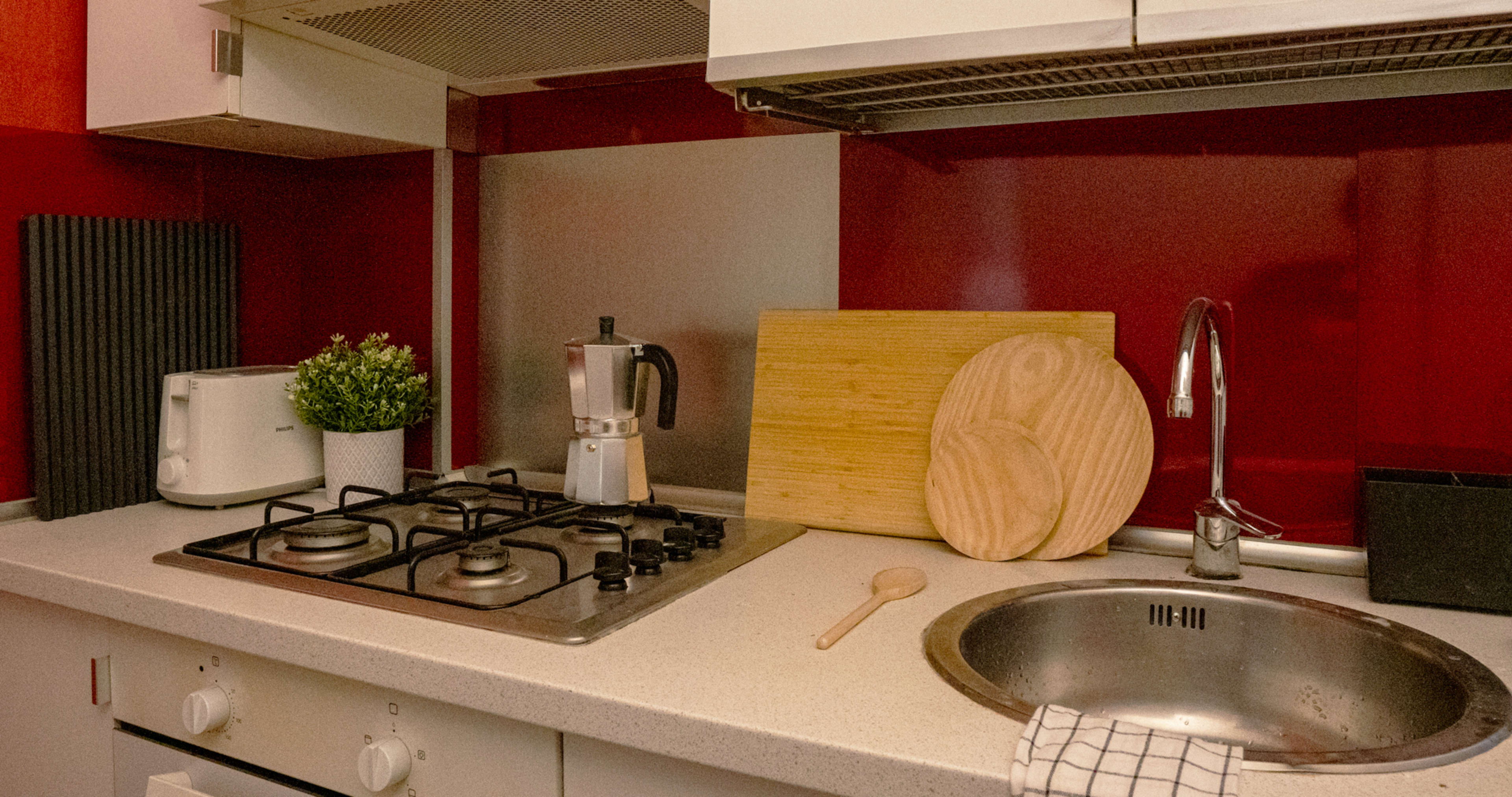 B.  los Herreros,  12