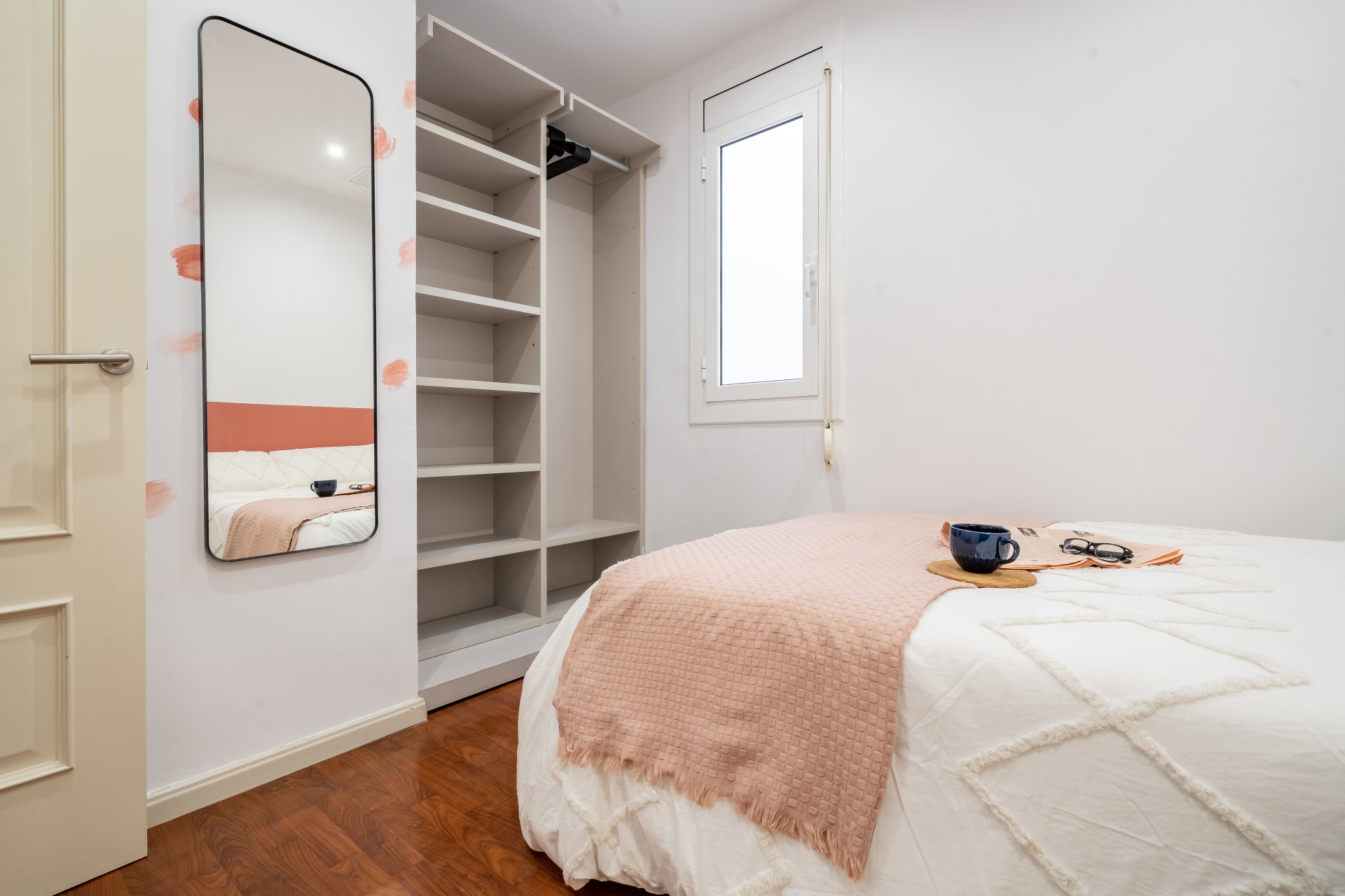 MUN168 - H2 DOBLE ARMARIO ABIERTO