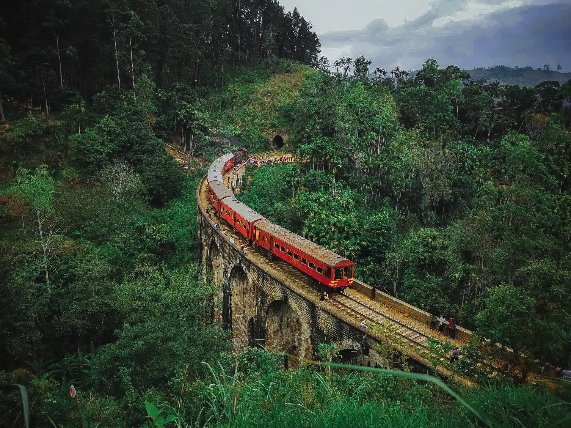 Image of Nine Arch Bridge with train crossing