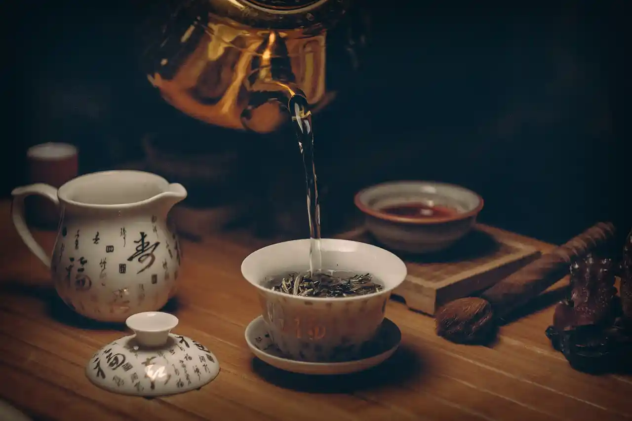 image of pouring tea