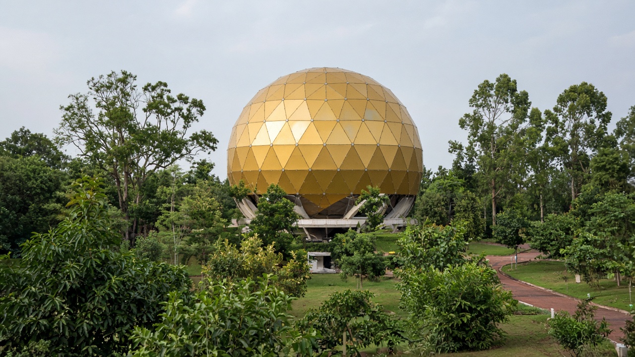 pondy-place-matrimandir
