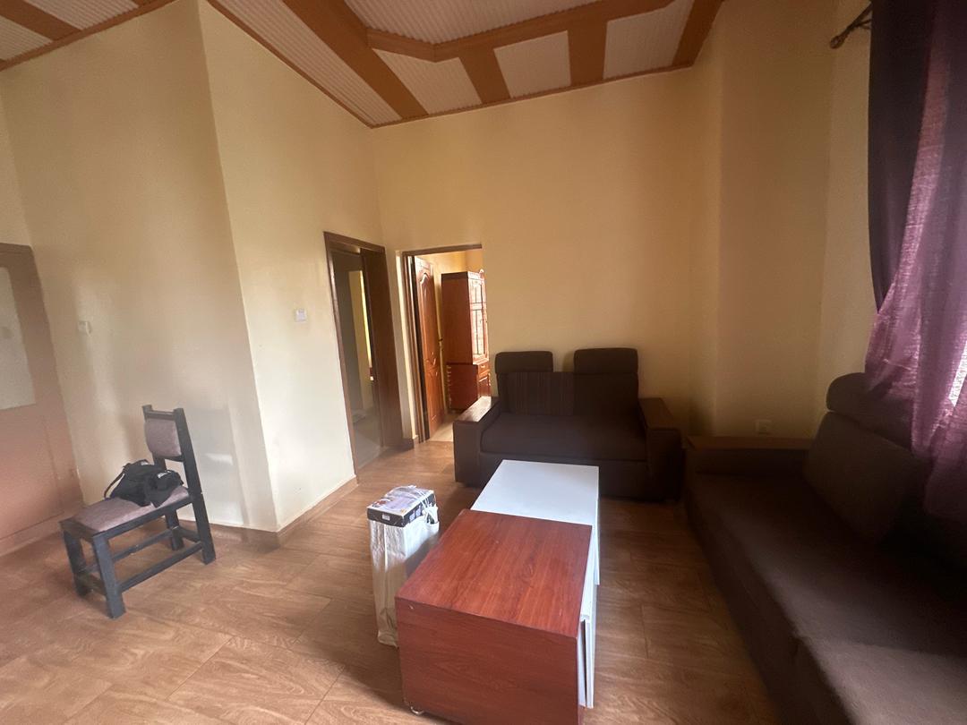 Cozy private room currently available in a 3 bedroom Apartment.