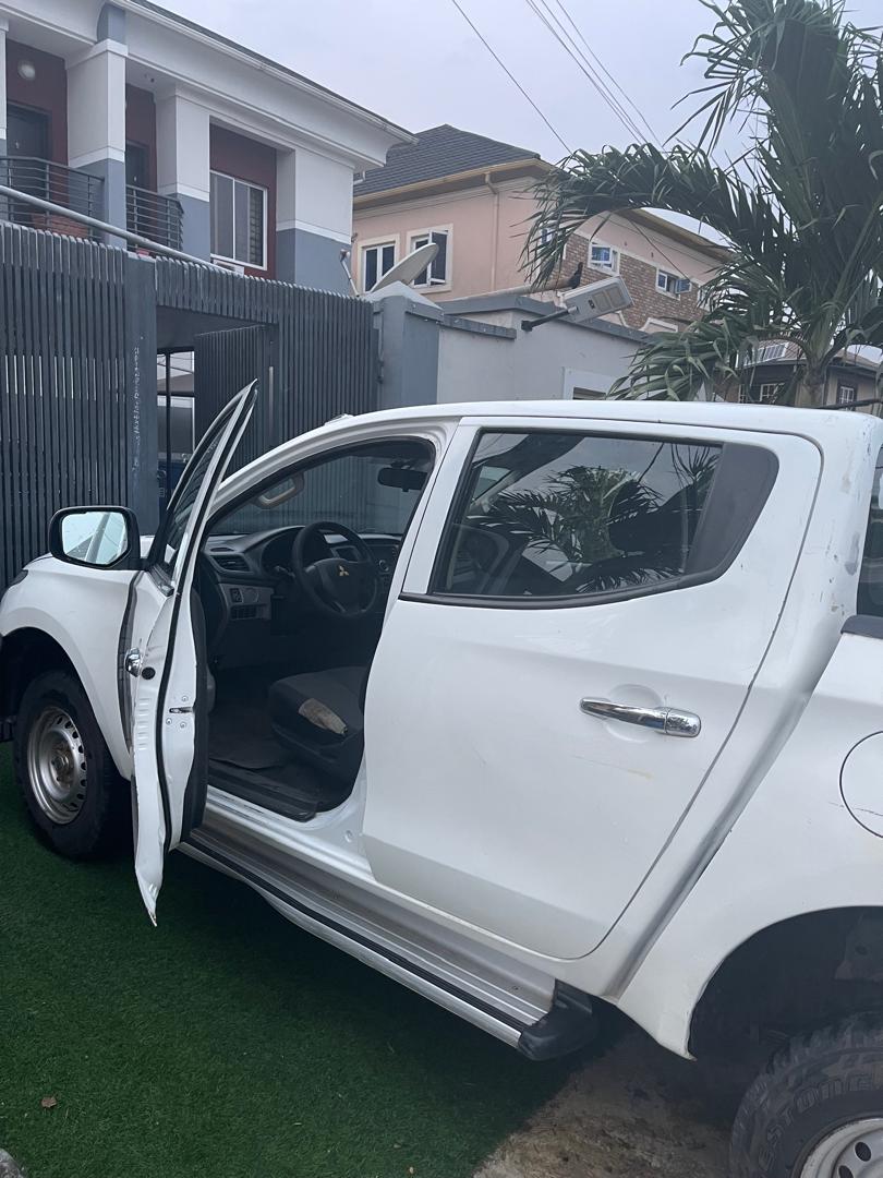 Pickup Van (VLR-19) - — image 1
