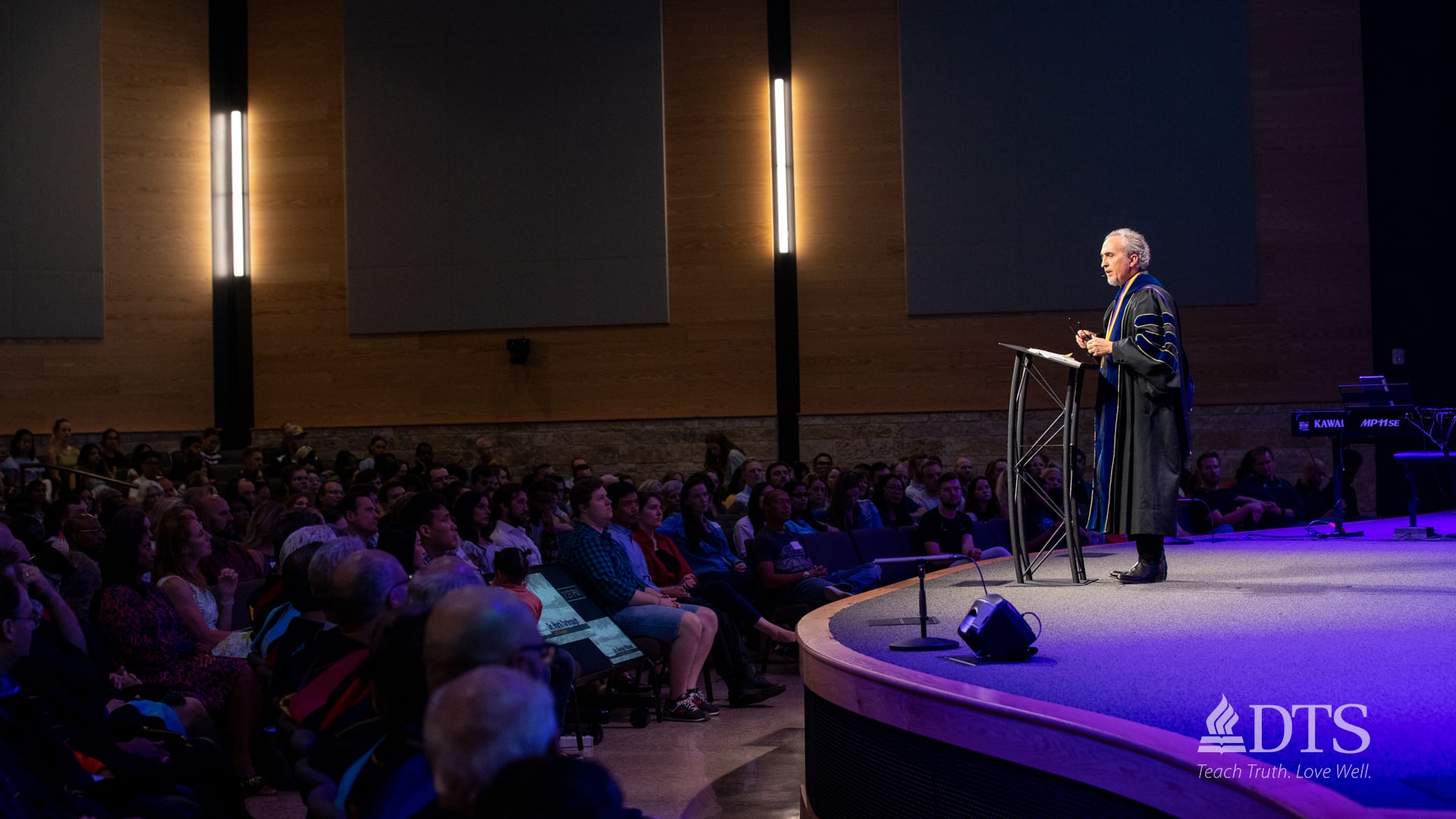 Dr Mark Yarbrough speaks at convocation
