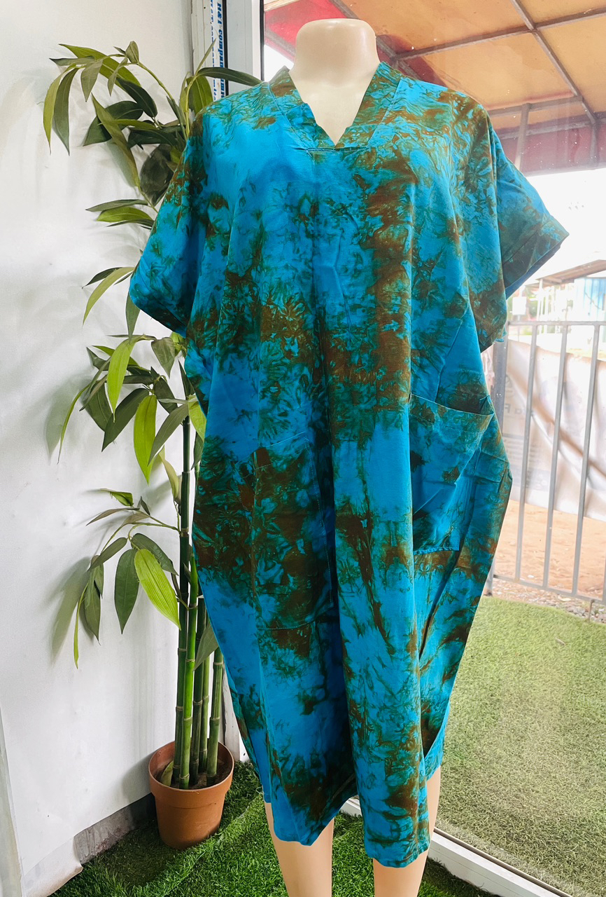 Women’s Short Bubu Dress — photo 1. Sefa Fabrics, Accra, Ghana.