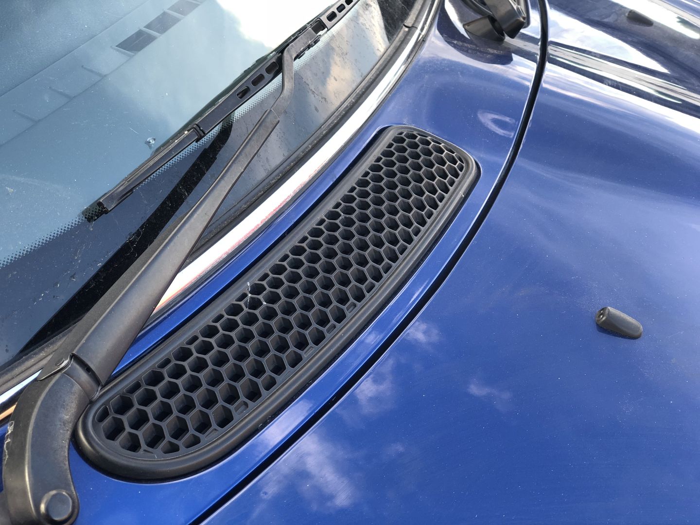 Replacement scuttle vent on MINI R50