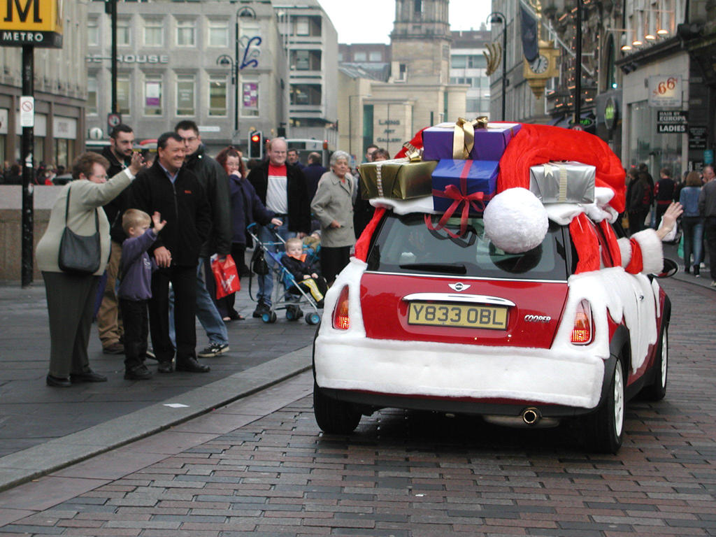 Y833OBL MINI Cooper R50 Santa's Sleigh