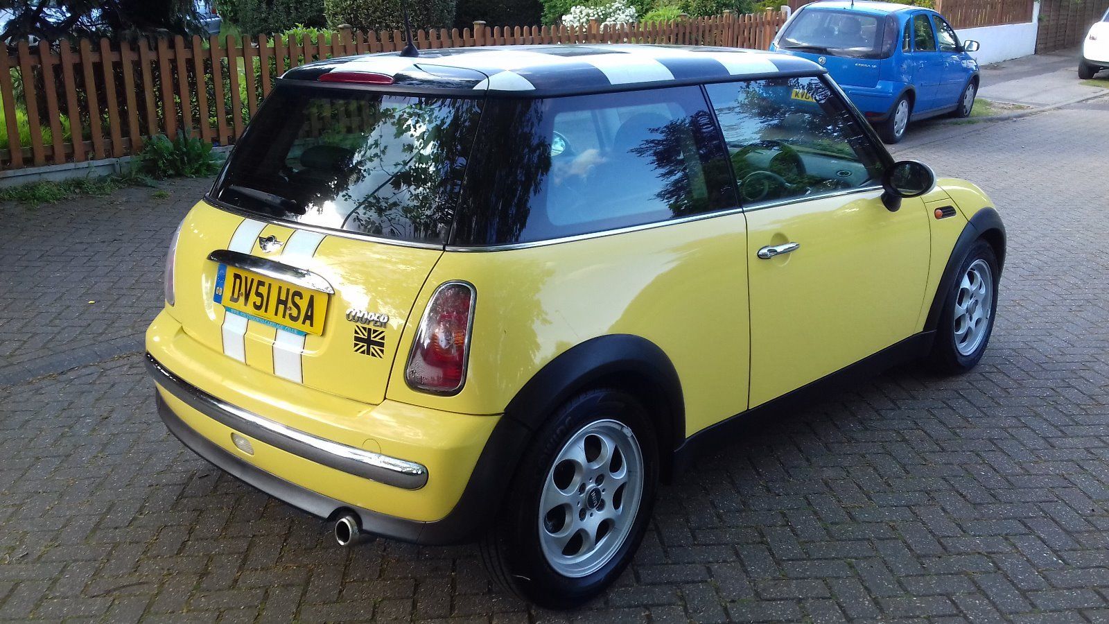 Photo of Yellow Y Reg BMW MINI Cooper R50 Registration Number DV51HSA image 1