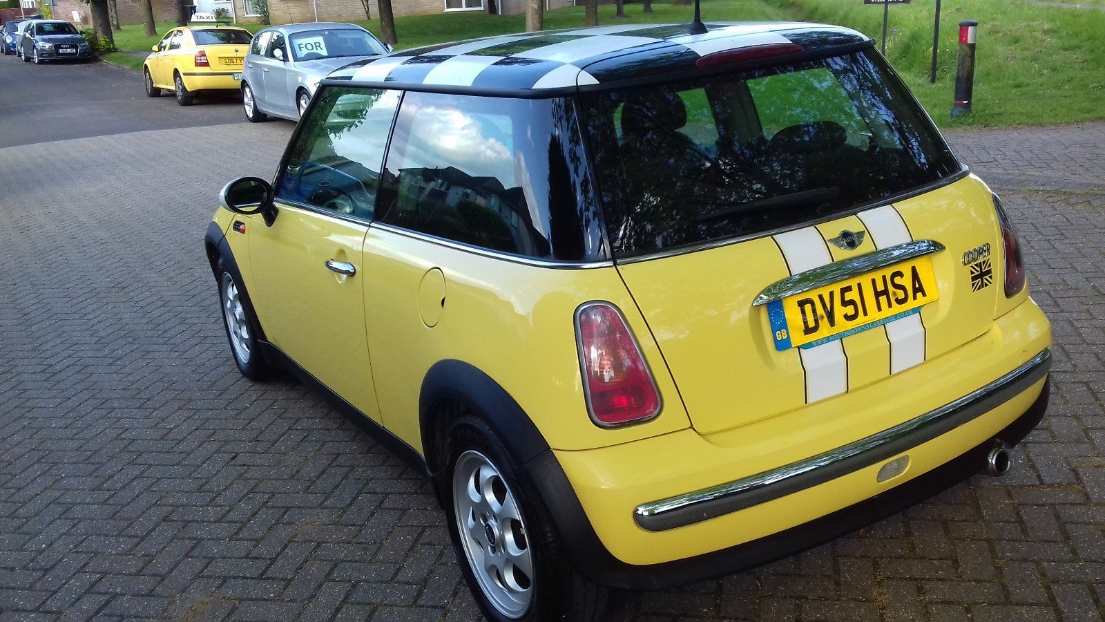 Photo of Yellow Y Reg BMW MINI Cooper R50 Registration Number DV51HSA image 2