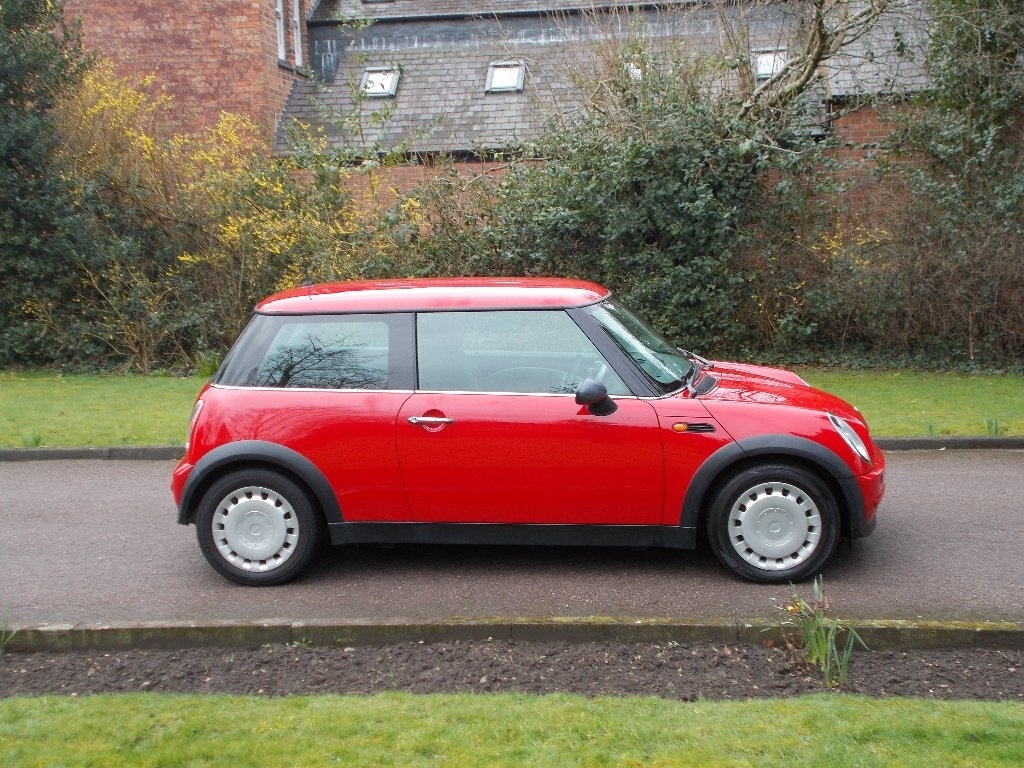 Photo of Red Y Reg BMW MINI ONE R50 Registration Number FH51VLE image 1