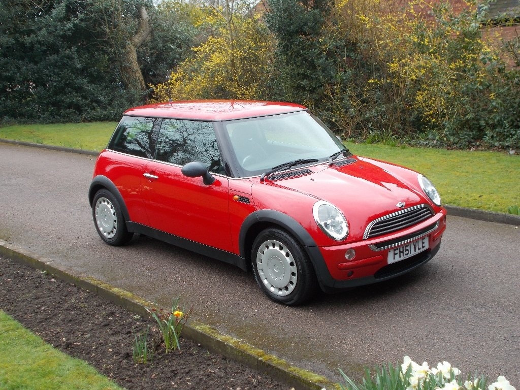 Photo of Red Y Reg BMW MINI ONE R50 Registration Number FH51VLE image 2