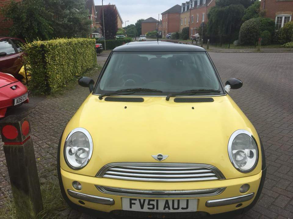 Photo of Yellow Y Reg BMW MINI Cooper R50 Registration Number FV51AUJ image 1