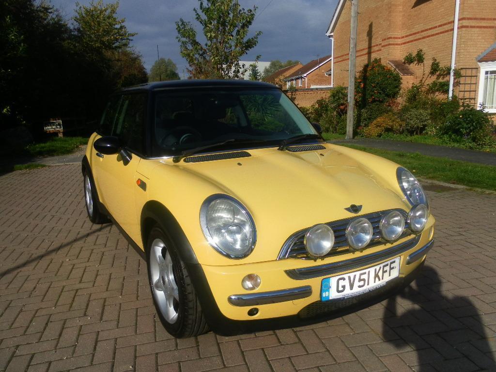 Photo of Yellow Y Reg BMW MINI Cooper R50 Registration Number GV51KFF image 1