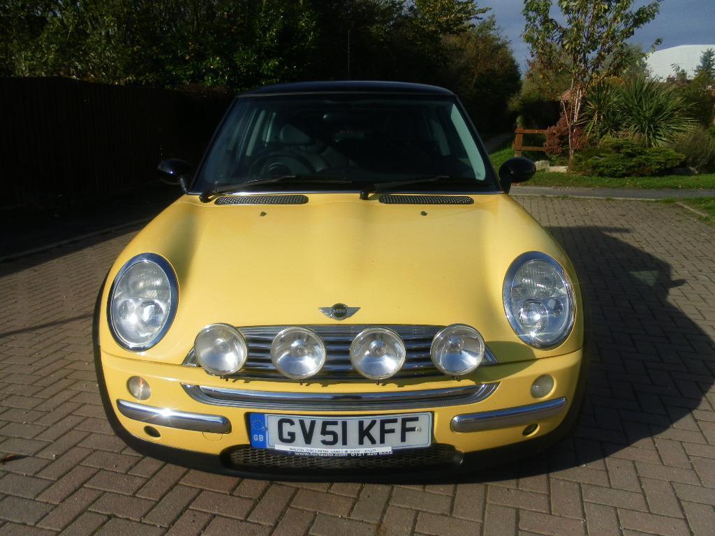 Photo of Yellow Y Reg BMW MINI Cooper R50 Registration Number GV51KFF image 2