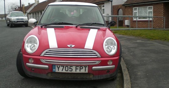 Photo of Red Y Reg BMW MINI Cooper R50 Registration Number Y705FPT image 1