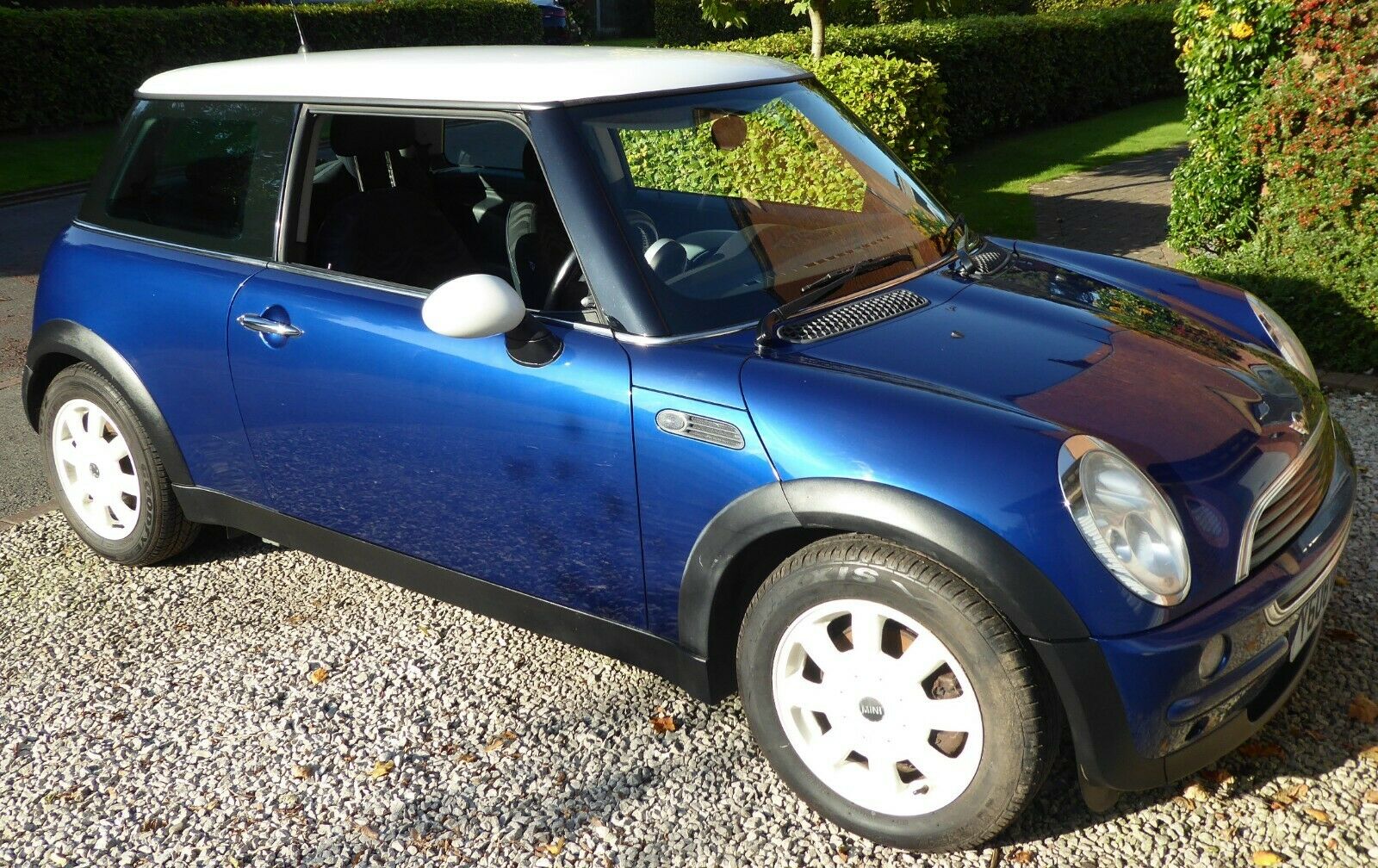 Photo of Blue Y Reg BMW MINI ONE R50 Registration Number Y608OBL image 3