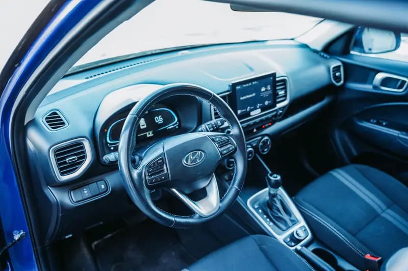 2023 HYUNDAI Venue SEL, Limited — photo 10