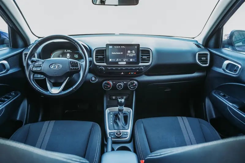 2023 HYUNDAI Venue SEL, Limited — photo 16