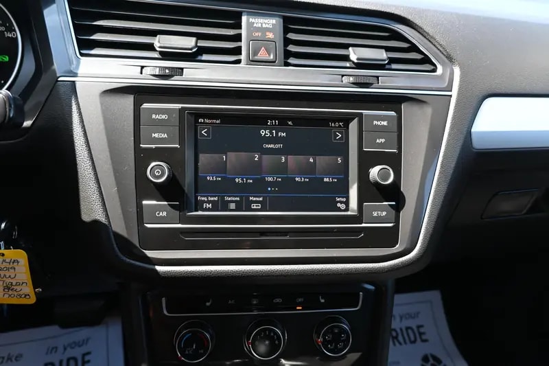 2019 VOLKSWAGEN Tiguan 4Motion S — photo 16