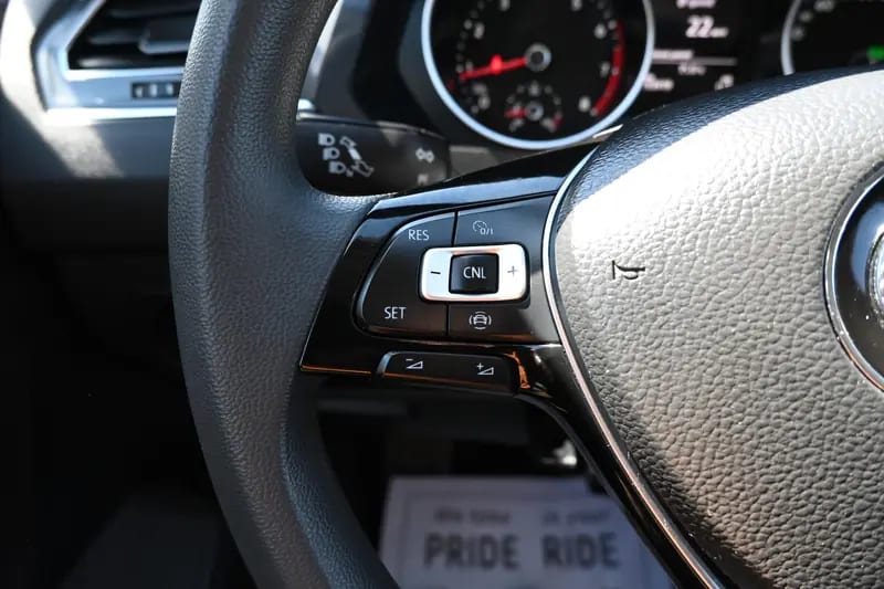 2019 VOLKSWAGEN Tiguan 4Motion S — photo 18