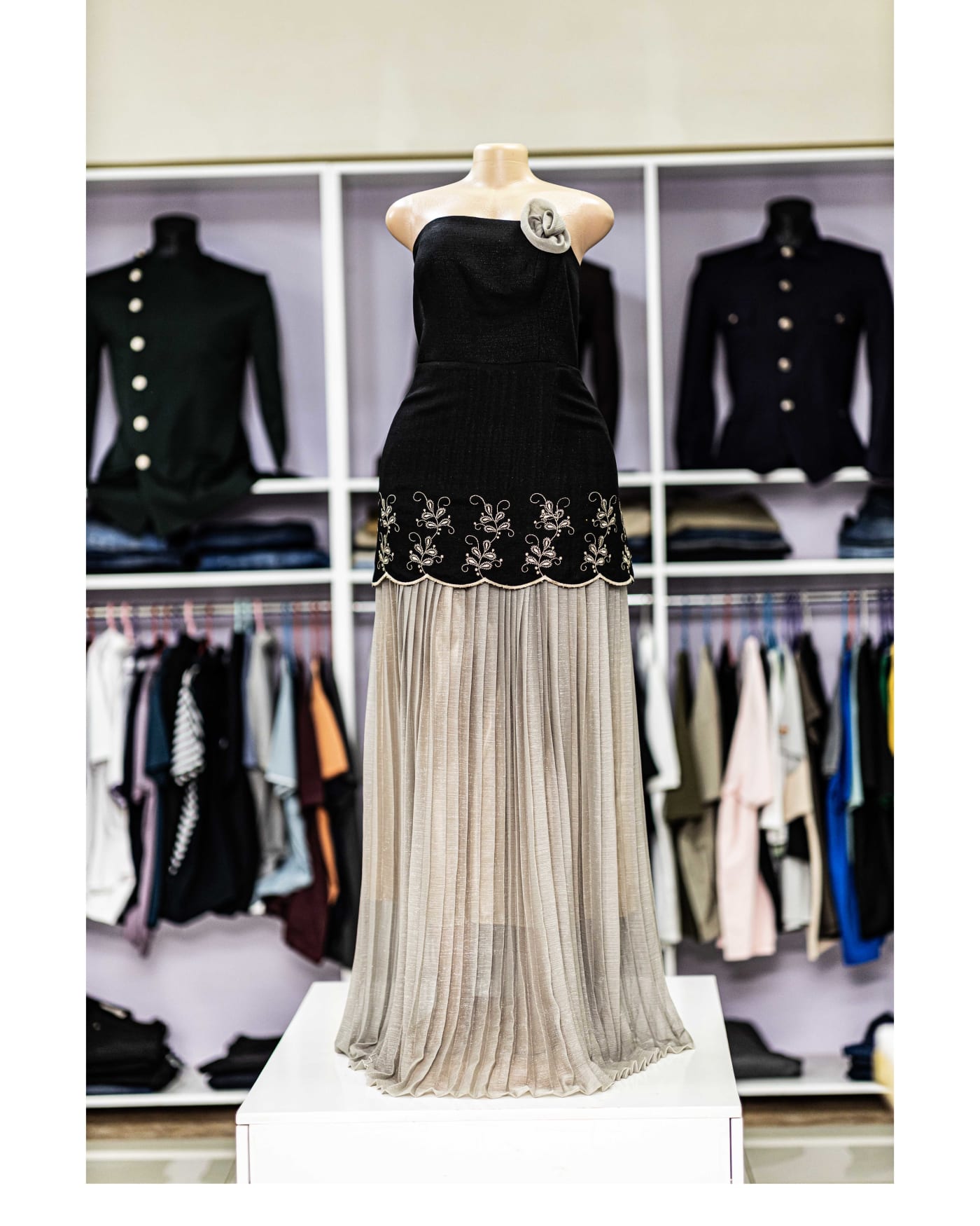 Black Corset & Cream Pleat Gown — image 1