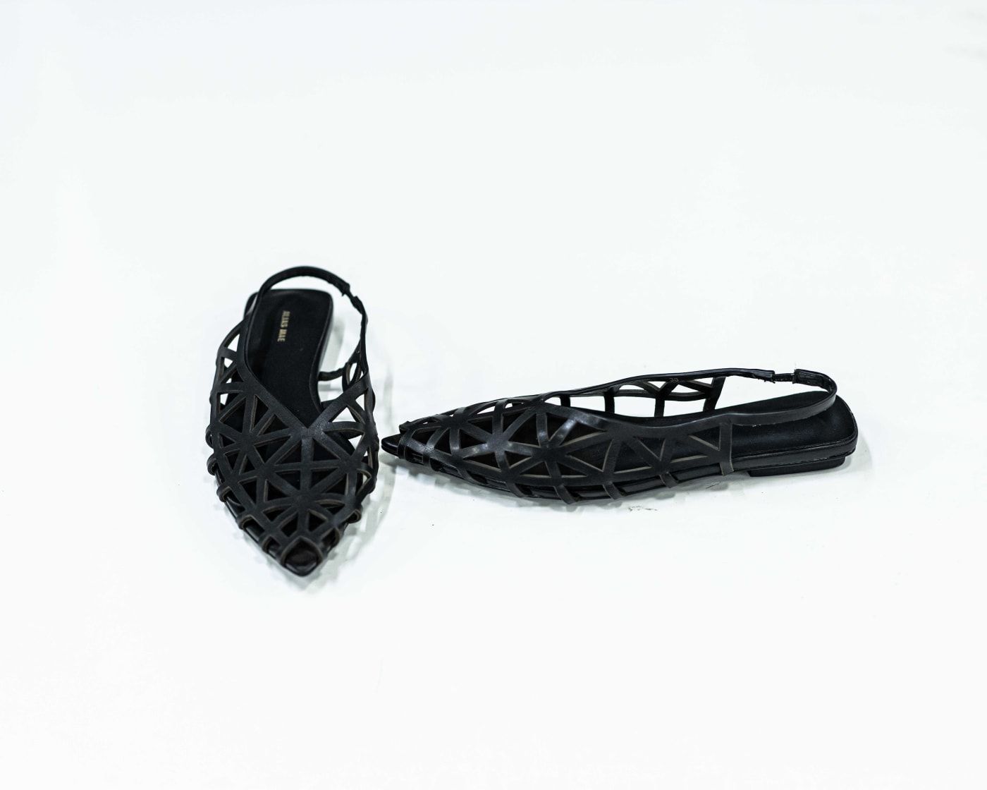Black Laser-Cut Pointed Flat