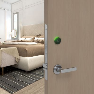 Quantum_Pixel__on_door_w_hotel_room--square