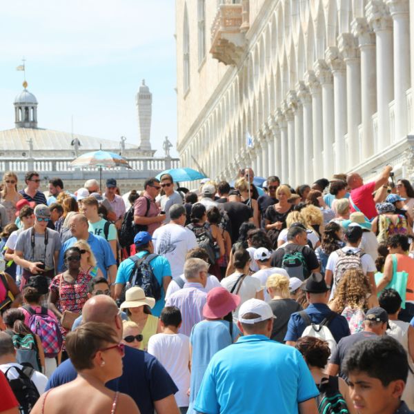 Como essas 5 Cidades Administram o Excesso de Turismo