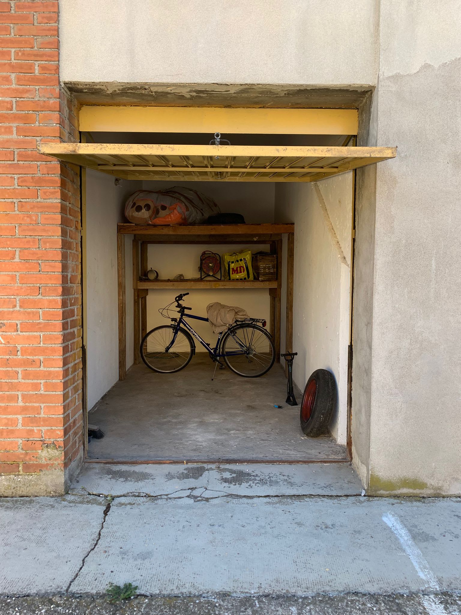 Garage con magazzino/cantina in vendita a Dossobuono