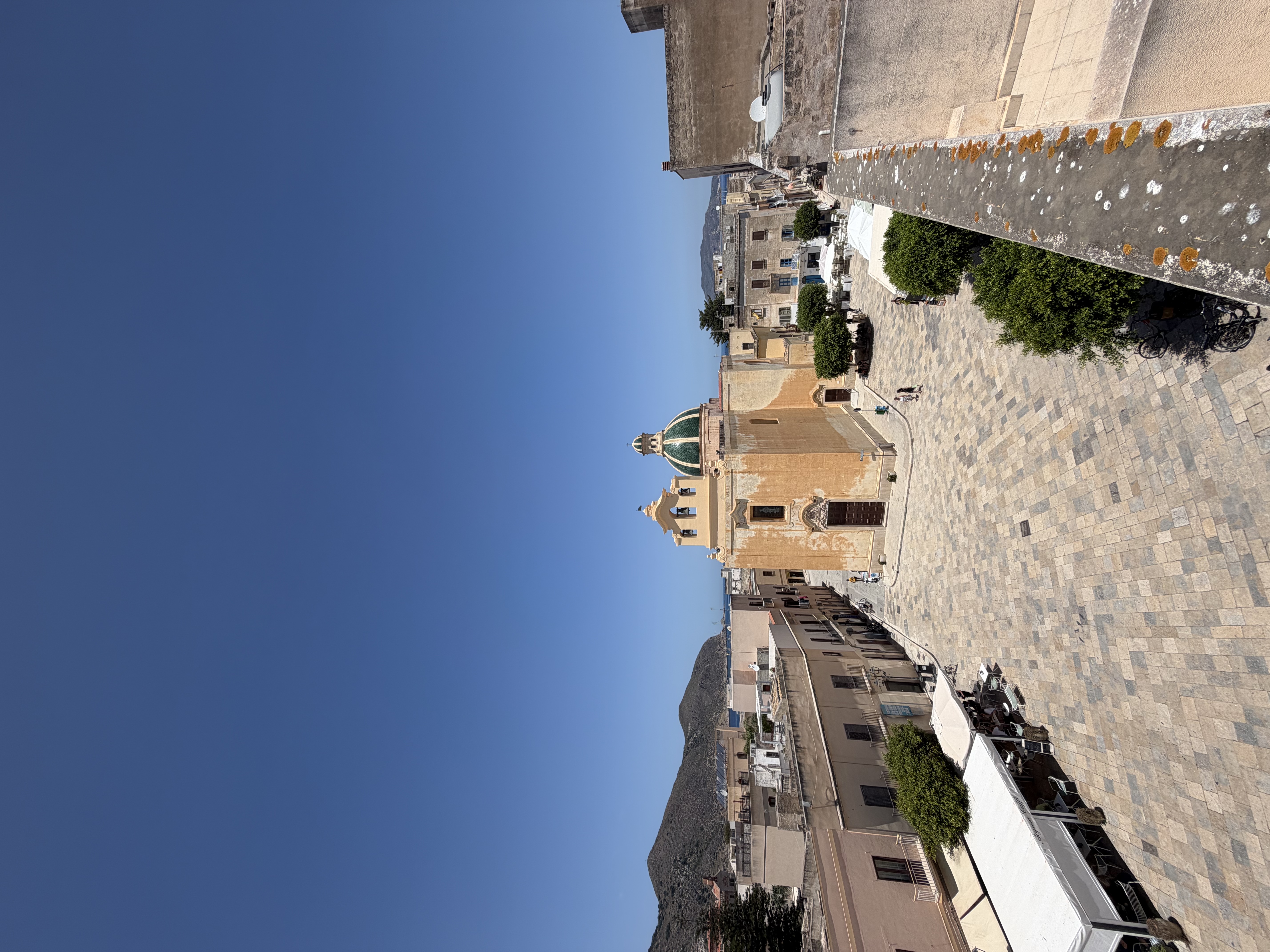 Favignana Al centro di tutto, sopra a tutti. Domina Favignana dall’alto, direttamente dal cuore pulsante della sua piazza centrale. — 14