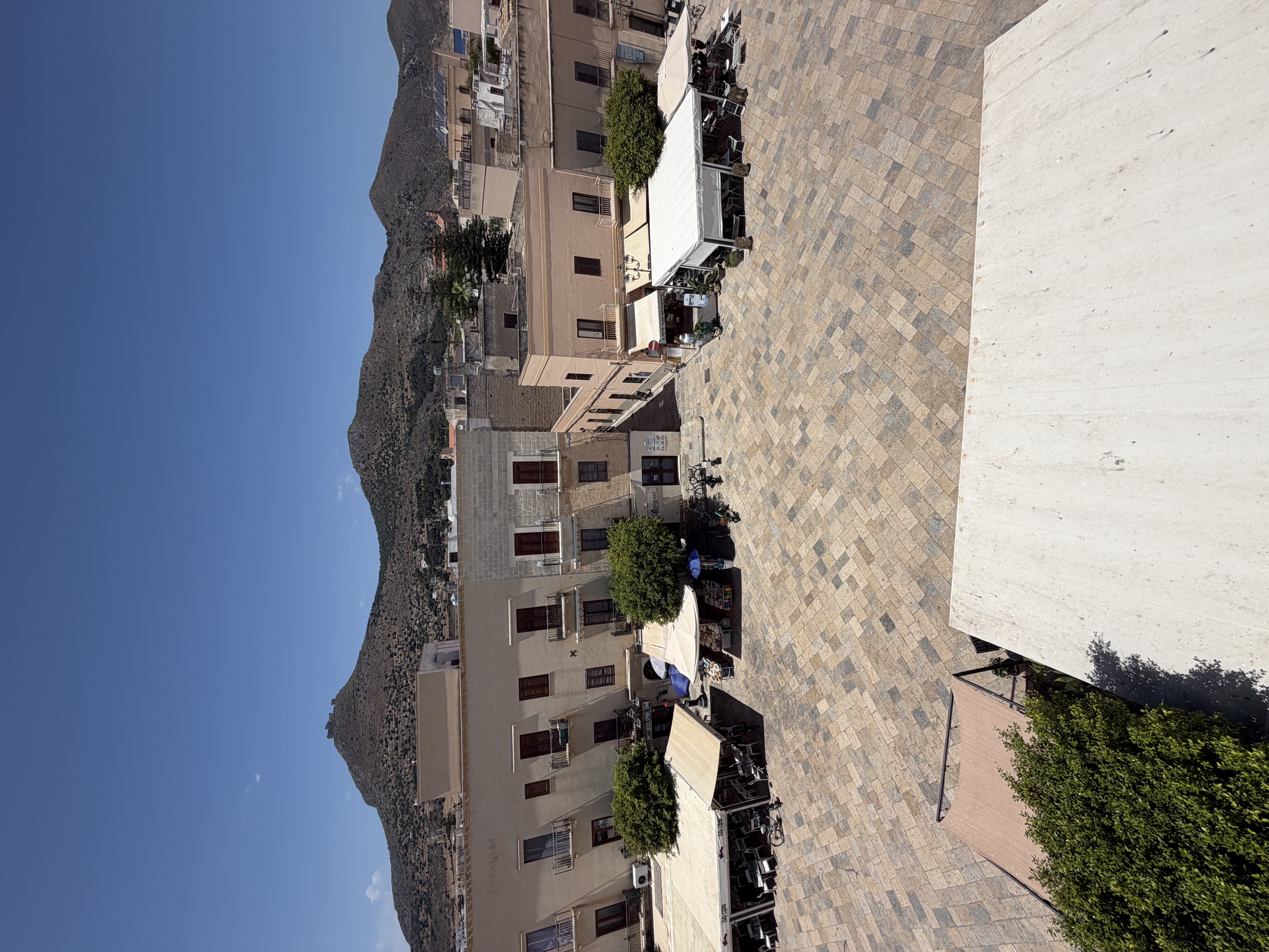 Favignana Al centro di tutto, sopra a tutti. Domina Favignana dall’alto, direttamente dal cuore pulsante della sua piazza centrale. — 17