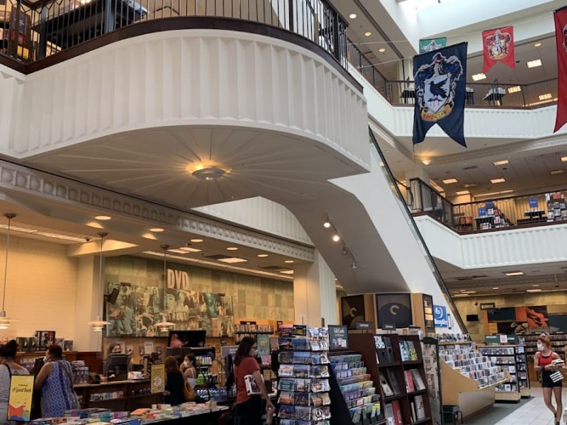 Barnes & Noble - Photo