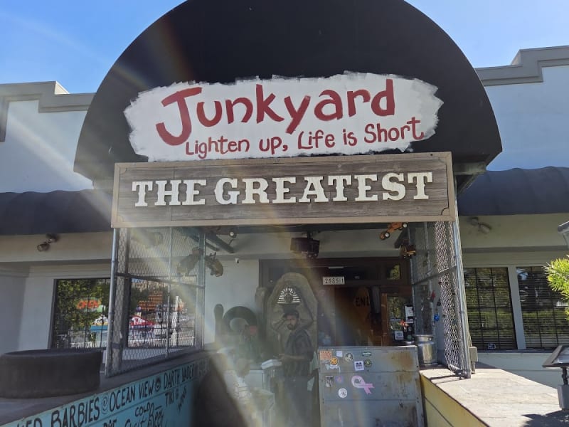 Junkyard Cafe - Photo