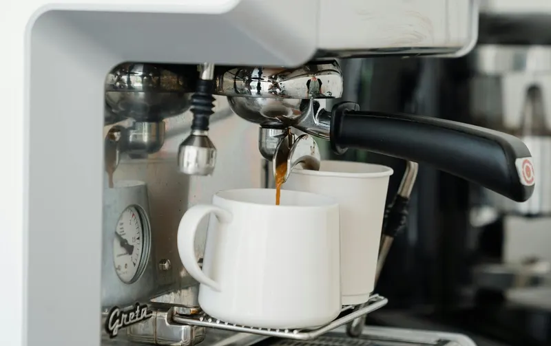 Automatic vs Manual Coffee Machines: Which Should You Buy? (2026)