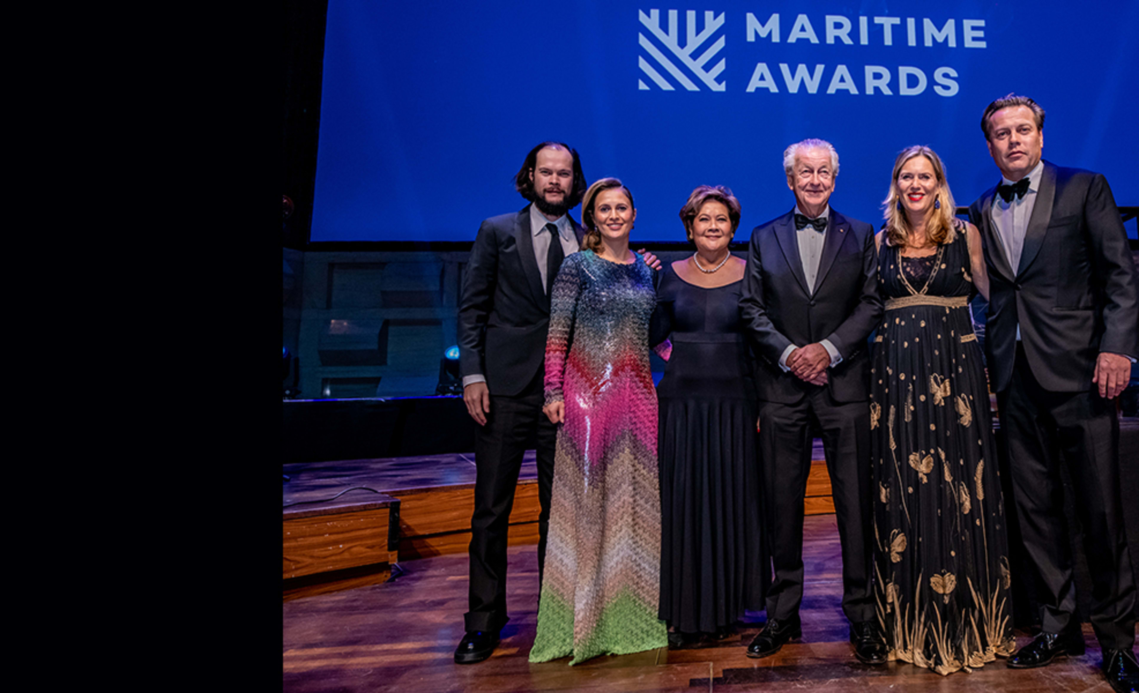 Kommer Damen honoured with Lifetime Achievement Award at Maritime Awards Gala 