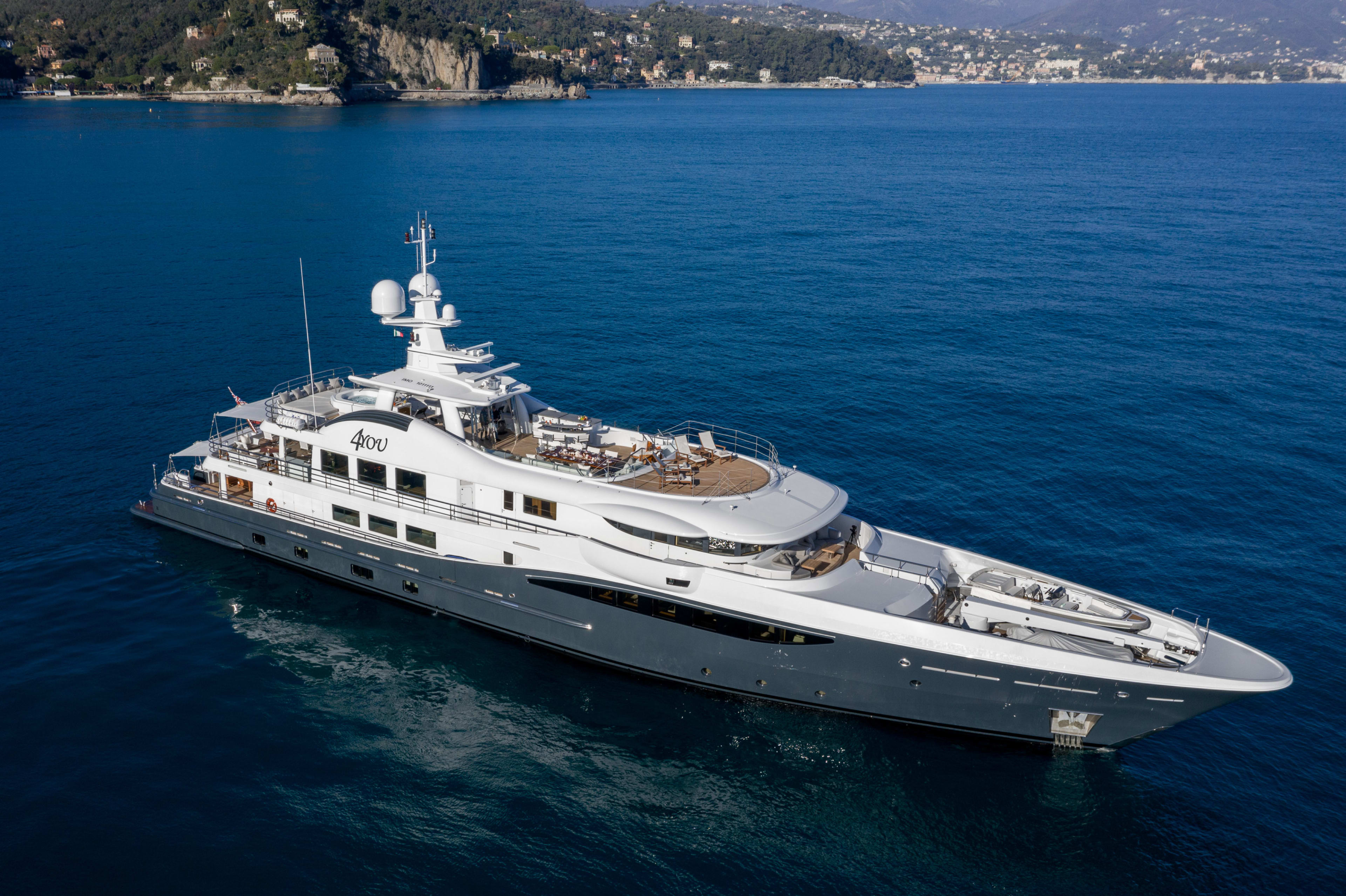 who owns revelry yacht