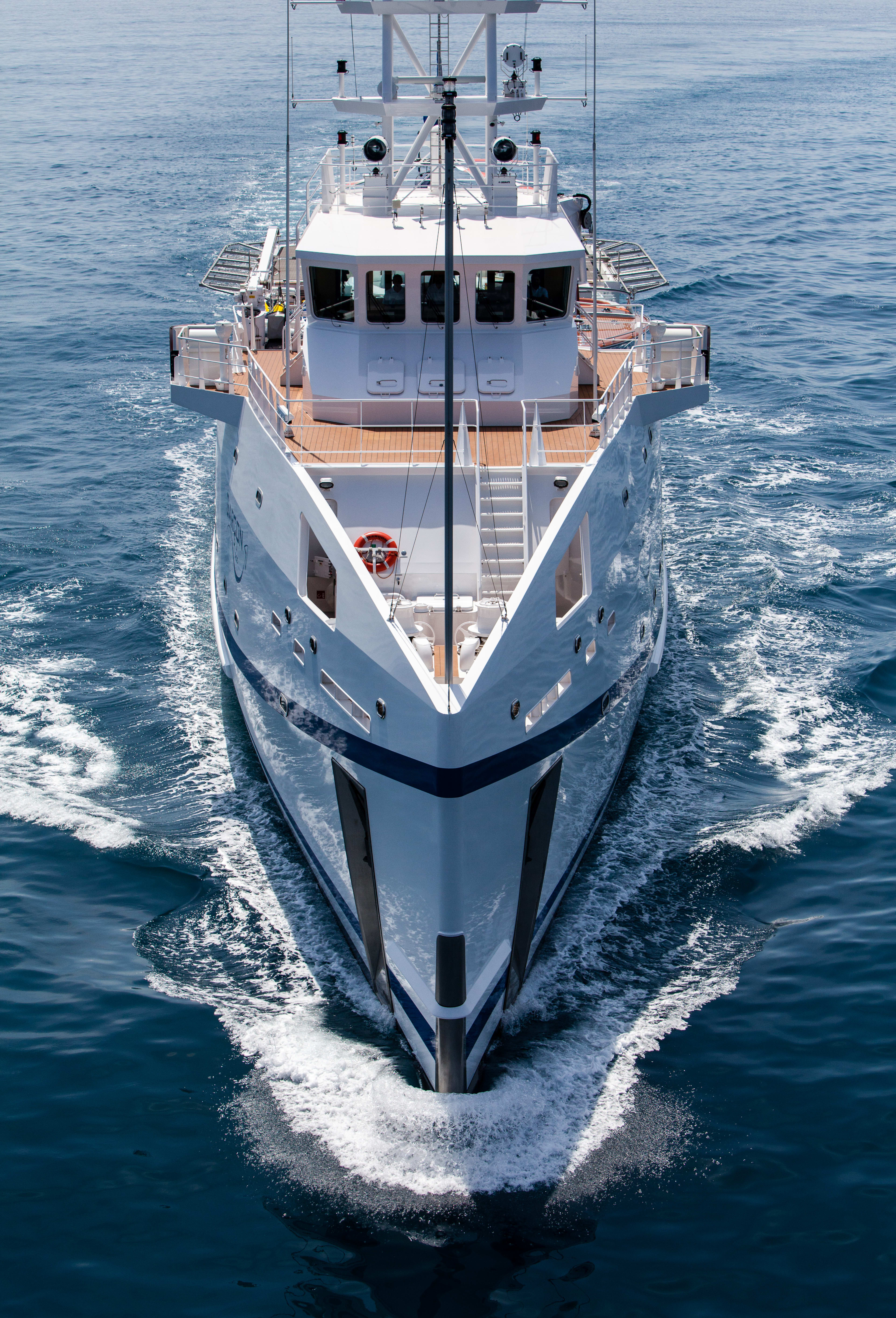 garcon yacht interior