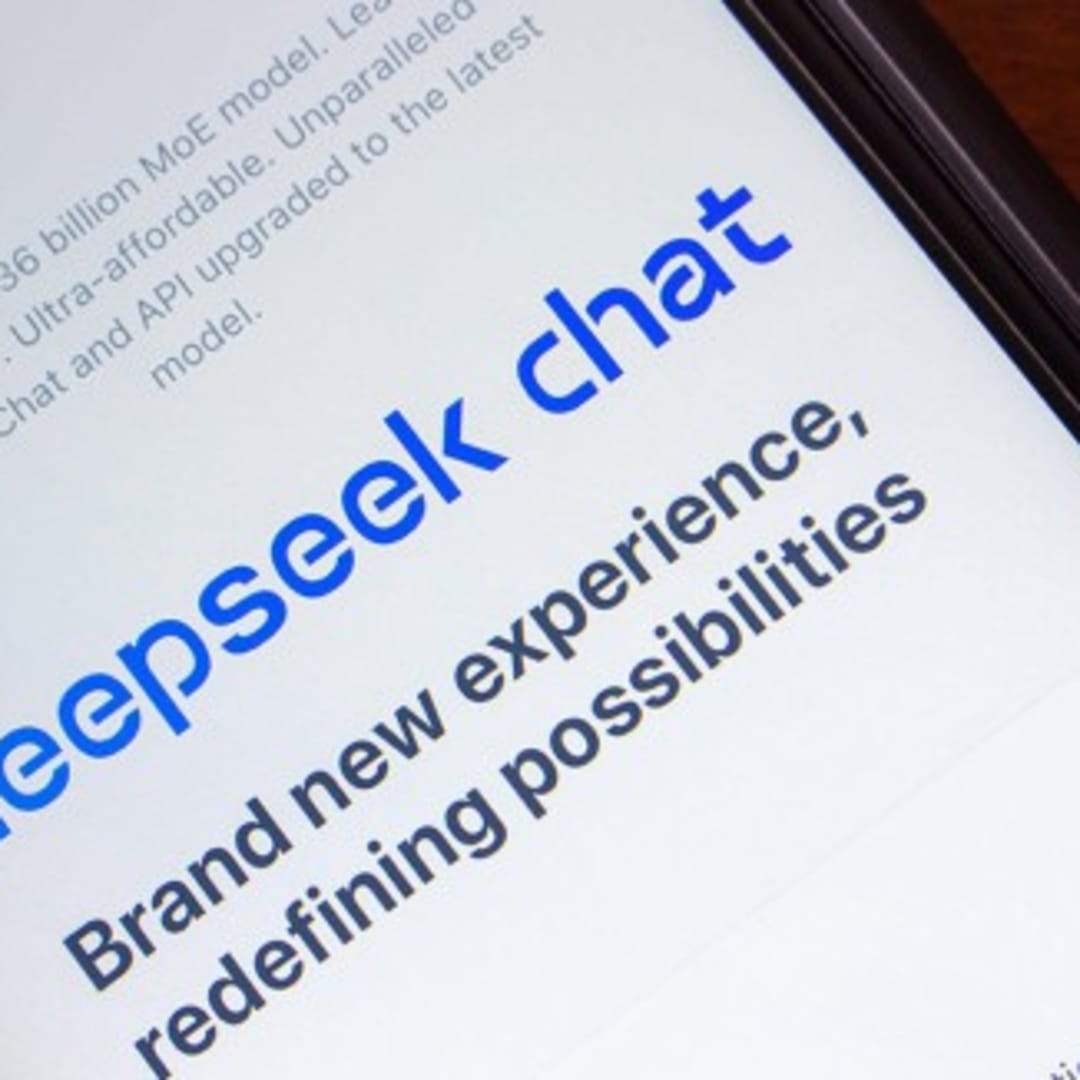 DeepSeek-R1: Model Bahasa AI Terjangkau dan Terbuka dari China Menyaingi OpenAI