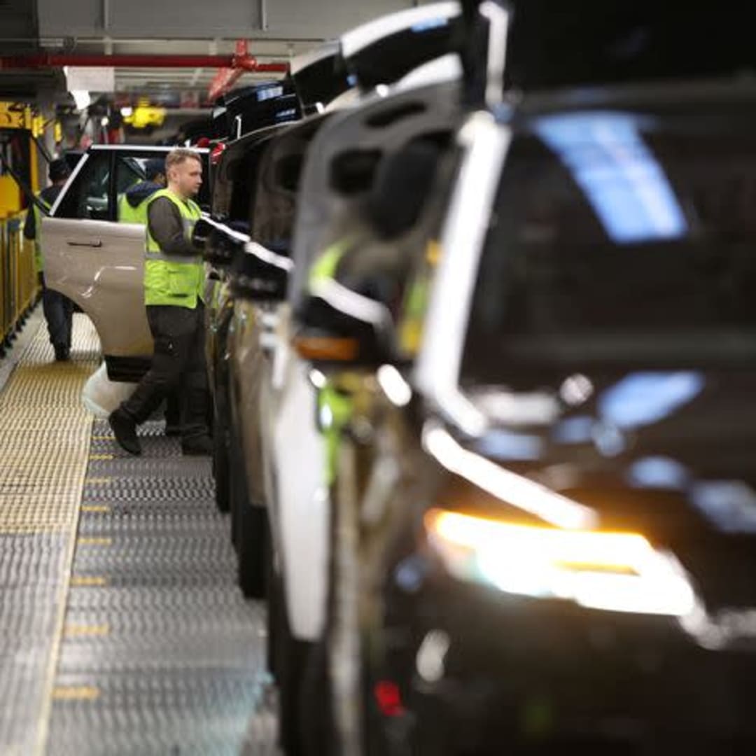 Jaguar Land Rover Perluas Layanan Cat Mewah untuk Mobil Eksklusif