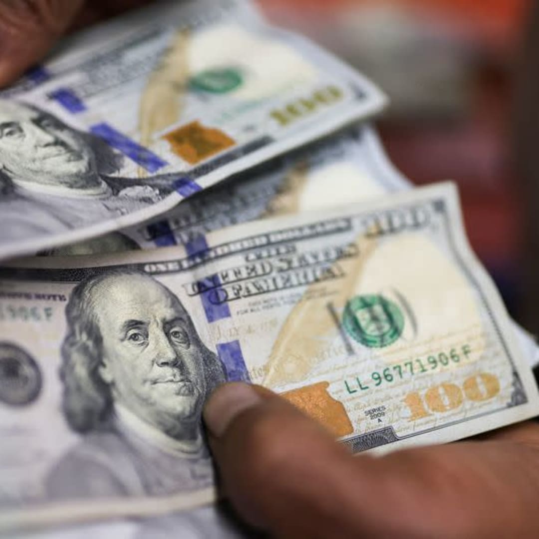 Dolar Stabil Menanti Keputusan Suku Bunga Fed di Tengah Ketidakpastian Tarif