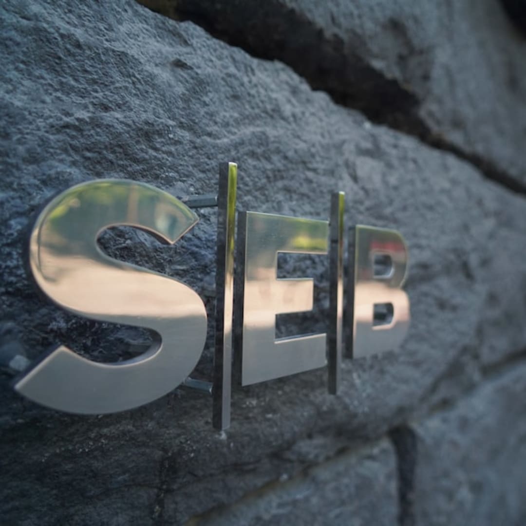 Laba SEB Turun 11%, Dividen Tidak Sesuai Ekspektasi dan Saham Tertekan