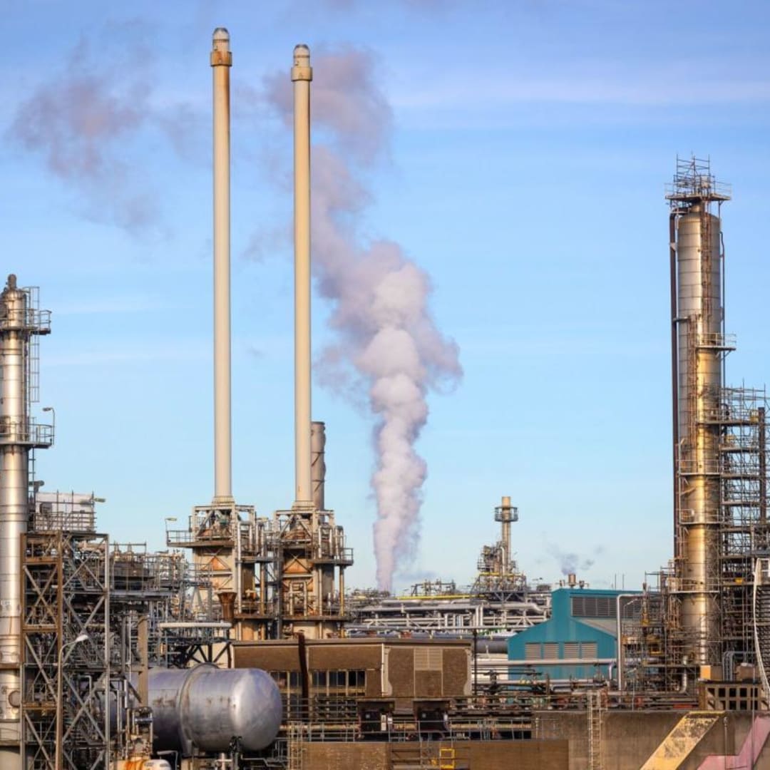 Harga Minyak Berfluktuasi Karena Ketegangan Tarif dan Geopolitik Global