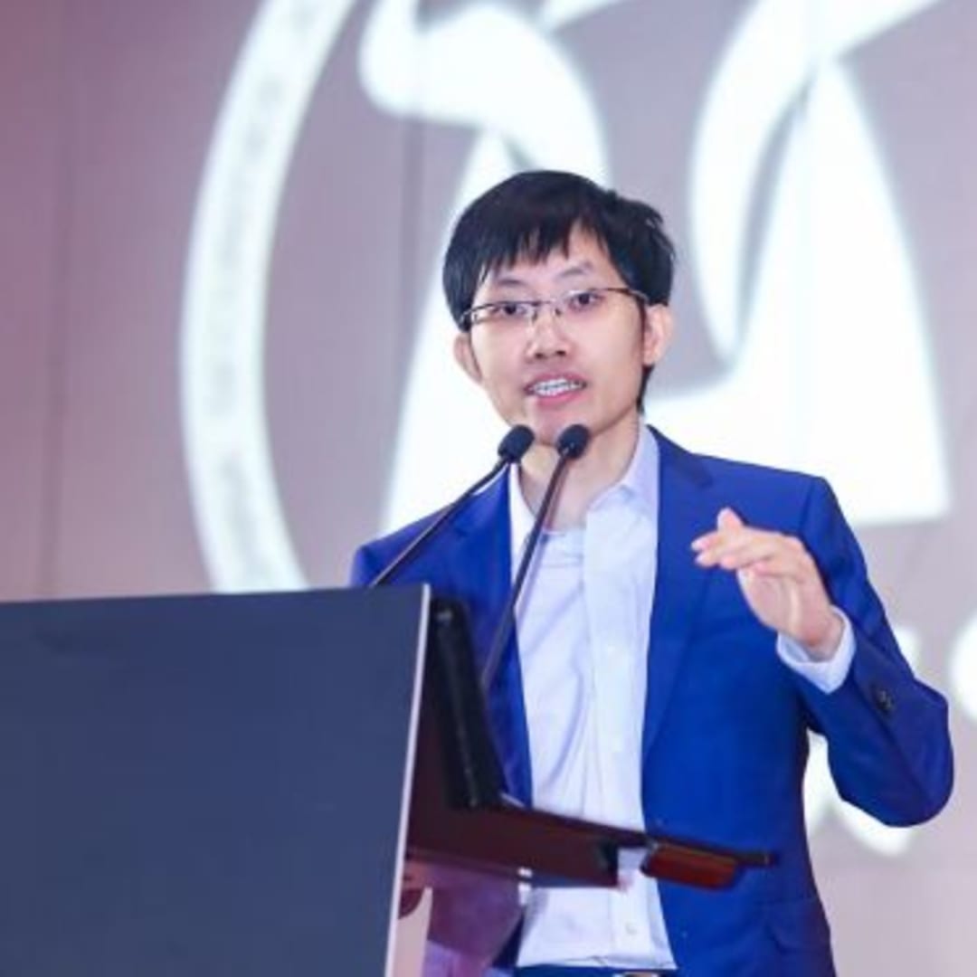 Lian Wenfeng dan Terobosan DeepSeek: AI Kuat dengan Chip Lebih Sedikit di China