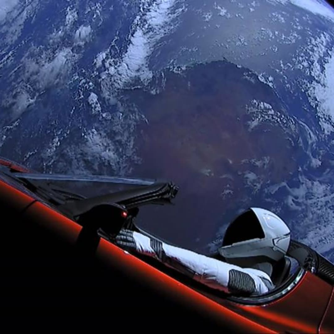Tesla Roadster di Antariksa: Kontroversi Sampah Luar Angkasa Elon Musk