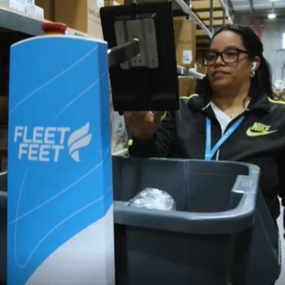 Fleet Feet Mempercepat Layanan dengan Robot Gudang Otonom di Gudang Kecil